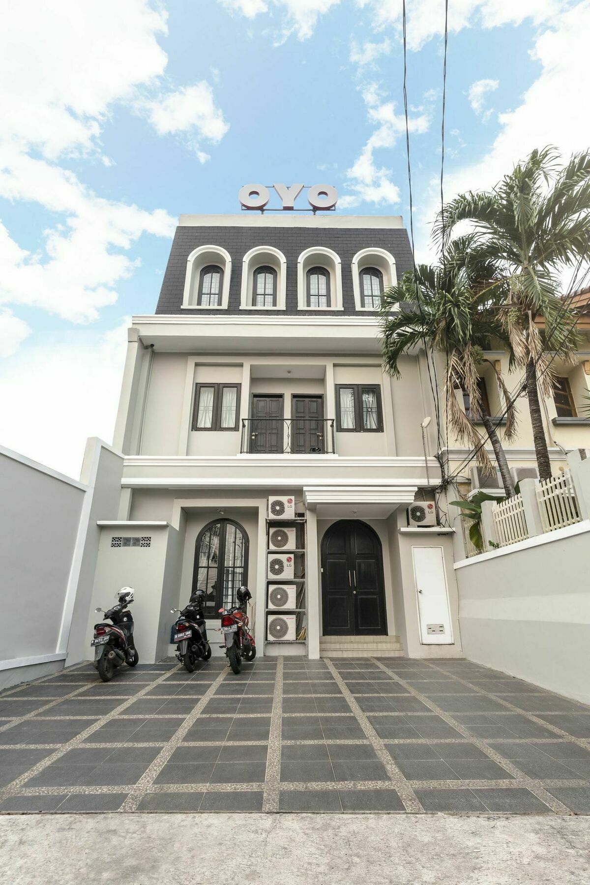 Oyo 105 La Maison D Ilona Jakarta Exterior photo